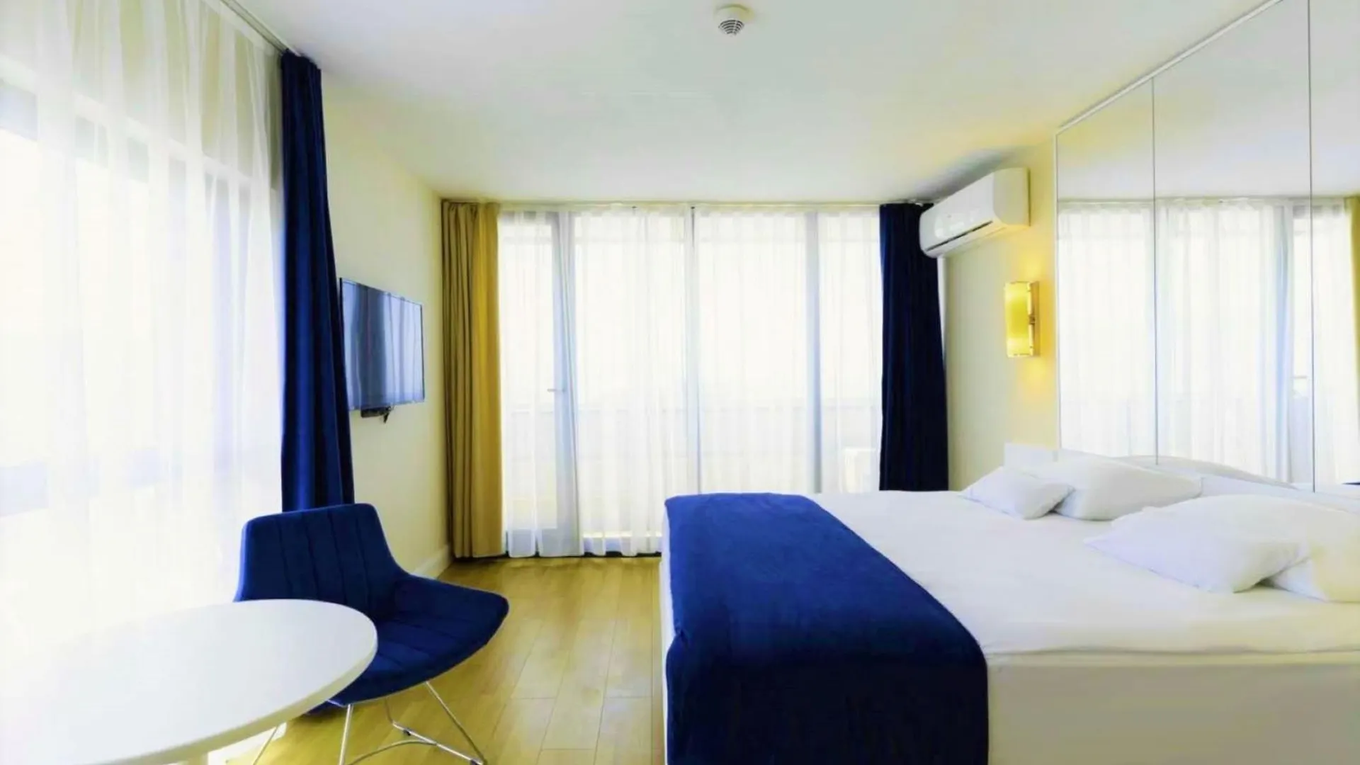 Advanced Sea View Aparthotel In Orbi City Batumi 5*,
